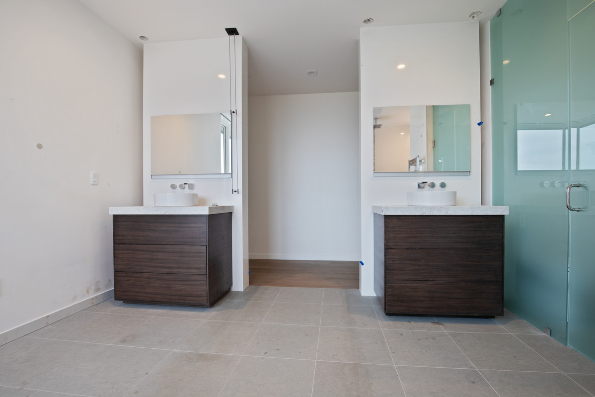 Bathroom 32
